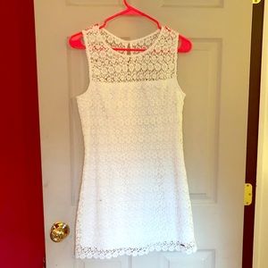 White lace sleeveless dress